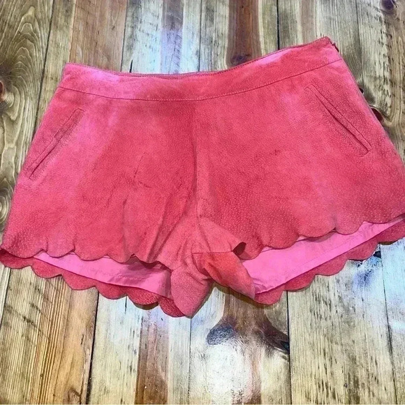 Forever 21 Pink Suede, lined , scalloped hem, side zip, shorts - Picture 2 of 7